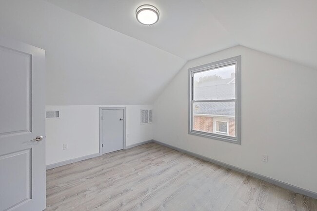 Building Photo - 170 Sunset Ave