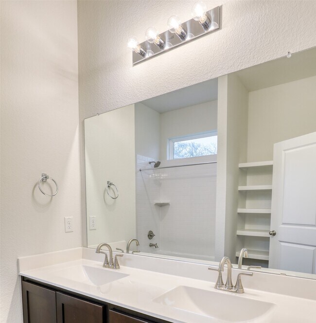 Building Photo - 399 Magnolia Ln