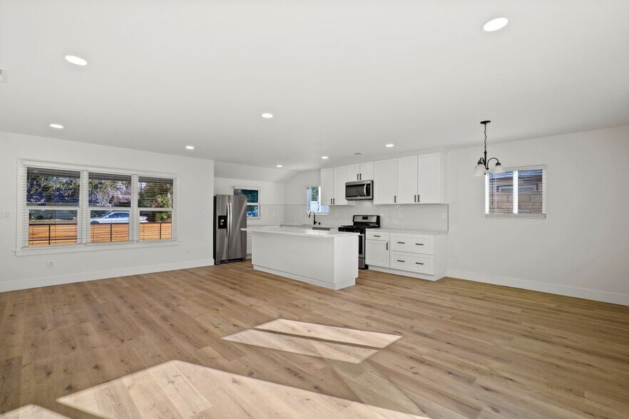 Building Photo - 17434 Saticoy St