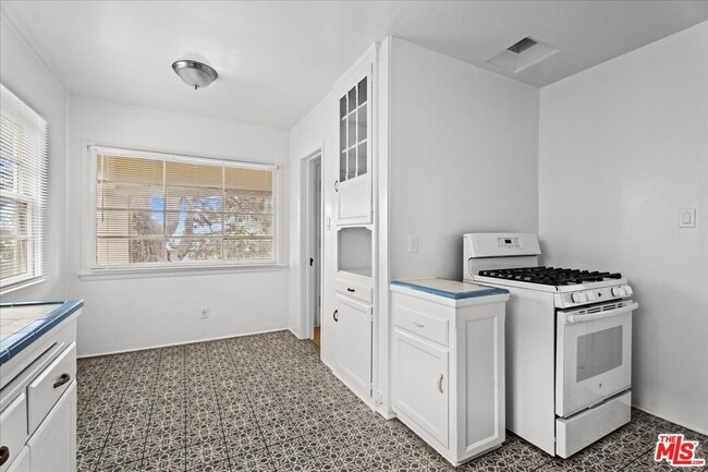 Building Photo - 228 3rd Ave