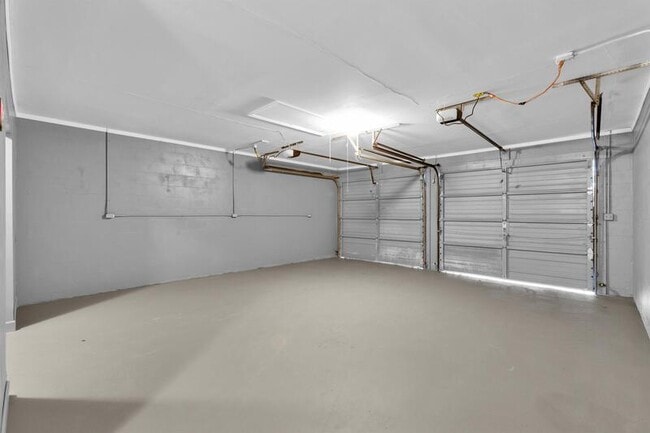 Building Photo - 815 Sherwood Dr