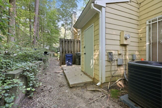 Building Photo - 839 Dalewood Dr