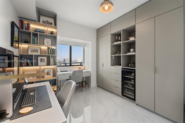 Building Photo - 3131 NE 7th Ave