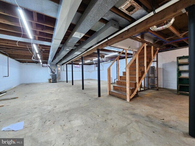 Building Photo - 601 E Academy St