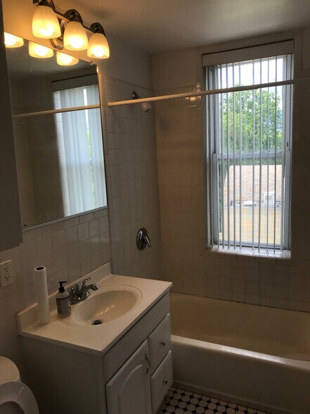 Building Photo - 151 Park St