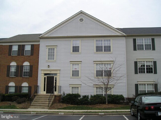 Building Photo - 102 Fort Evans Rd SE