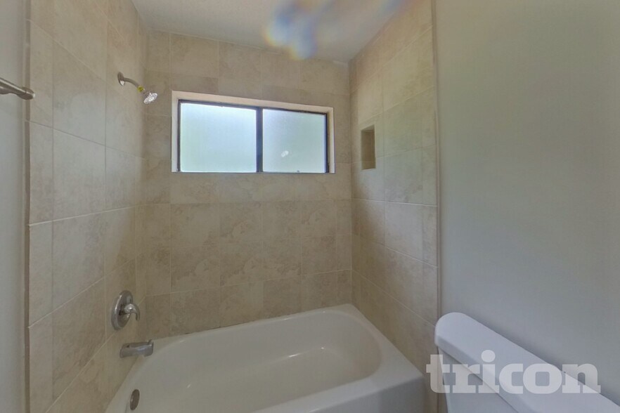 Building Photo - 2346 Blossom Ridge Dr N