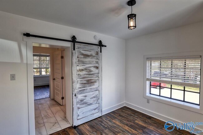 Building Photo - 1122 NE Wellman Ave