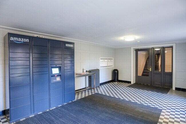 Building Photo - 5746 S Stony Island Ave