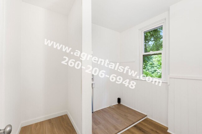 Building Photo - 3 Bedroom House