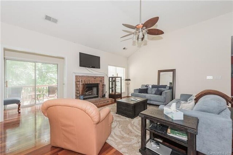 Building Photo - 11823 Harris Ridge Dr