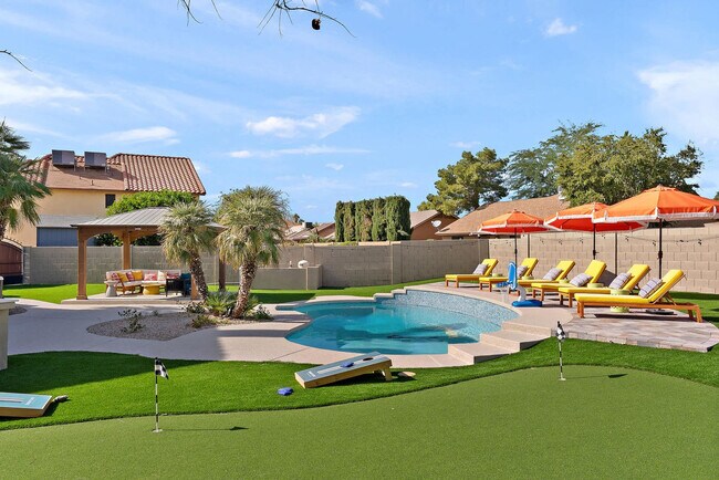 Building Photo - 7804 W Pershing Ave