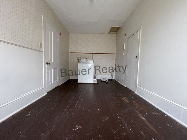 Building Photo - dhc237
