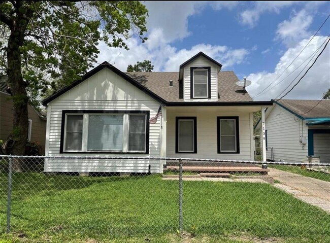 Primary Photo - 7139 Linden St