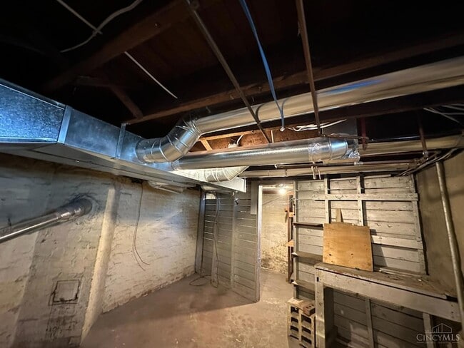 Building Photo - 504 Fairview Ave