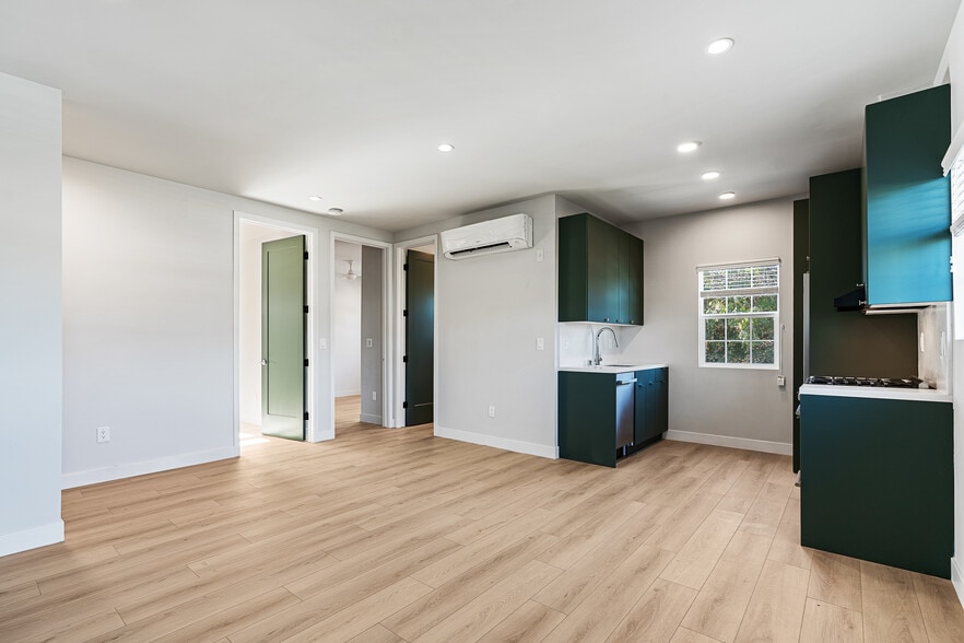 Building Photo - 1429 Edgecliffe Dr