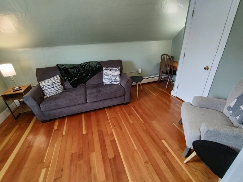 Building Photo - 8 Russell St