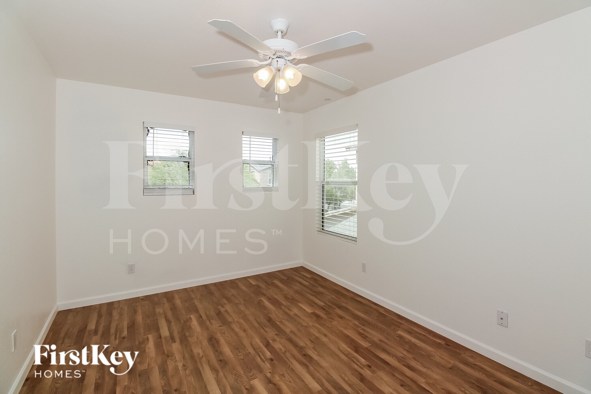 Building Photo - 8470 N Placita De La Manzana