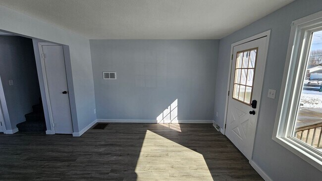 Building Photo - 1303-1305 Wolford Rd