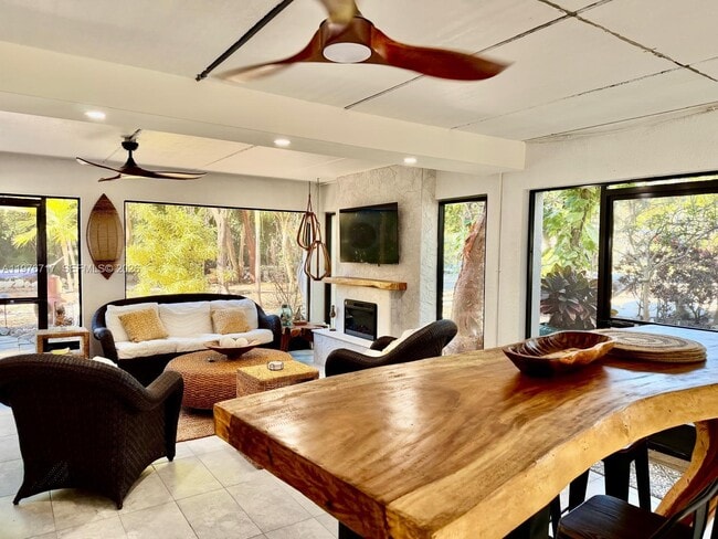 Building Photo - 1615 Harbor Dr