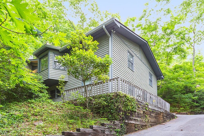Building Photo - **Montreat SCHOOL YEAR RENTAL** AVAILABLE MID-AUGUST TO MID-MAY