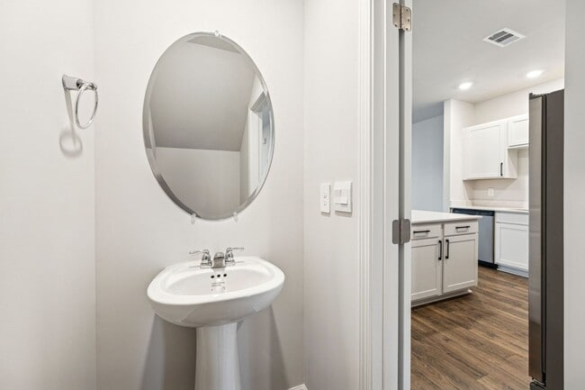 Building Photo - 1017 Keyes Pl