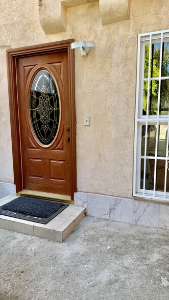 Entrance - 4630 Gainsborough Ave