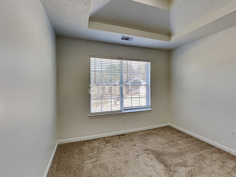 Building Photo - 227 Penny Ln