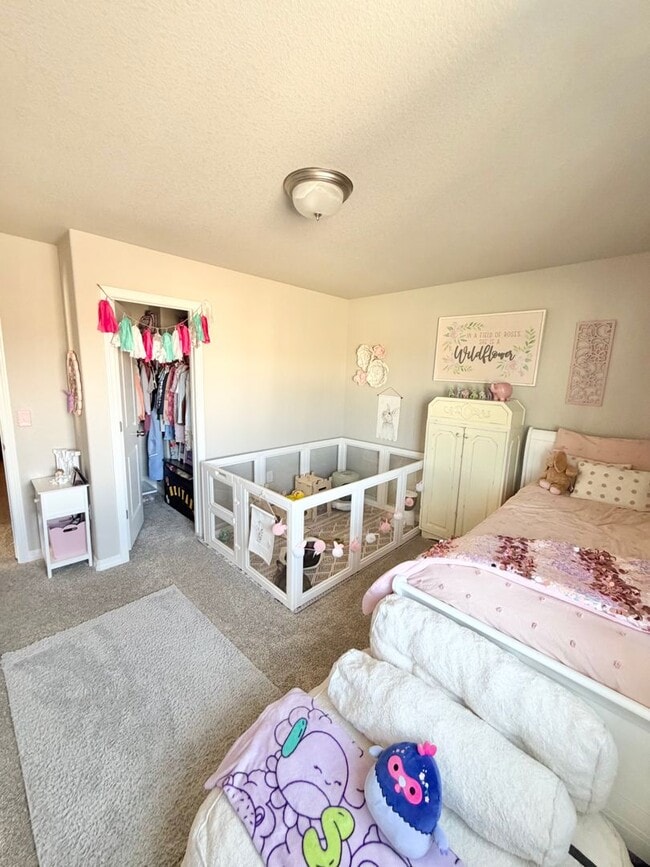 Building Photo - Like New Home for Rent on Truscott!