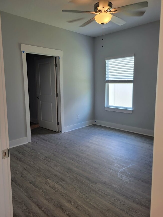 Building Photo - 13 Alexander Way