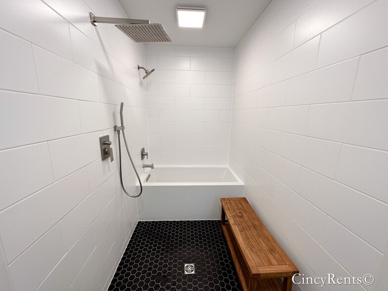 Building Photo - 6463 Oldbarn Ct