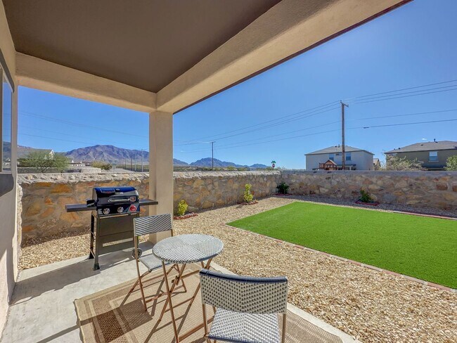 Building Photo - Westside area for Short or Long Term Rental(Completely Furnished) Beautiful 3 bed/2.5 baths