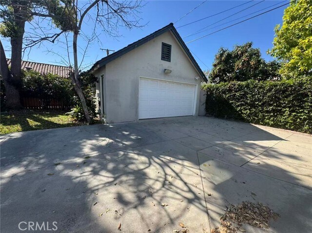 Building Photo - 1965 S El Molino Ave