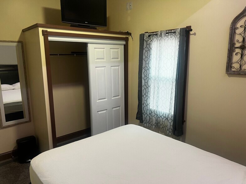 Building Photo - 18 Harmony School Rd