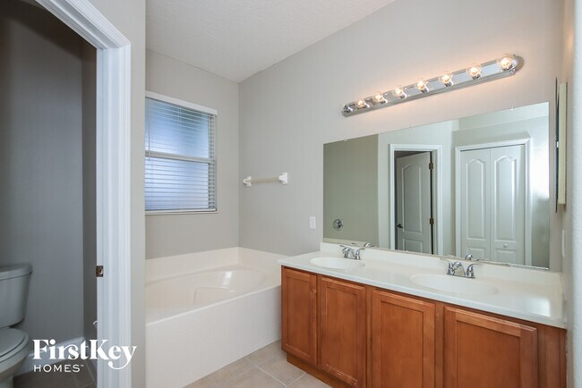 Building Photo - 1420 Bridgeport Cir