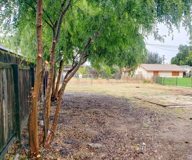 Building Photo - 2 bed/ 1 bath home in North Redlands!