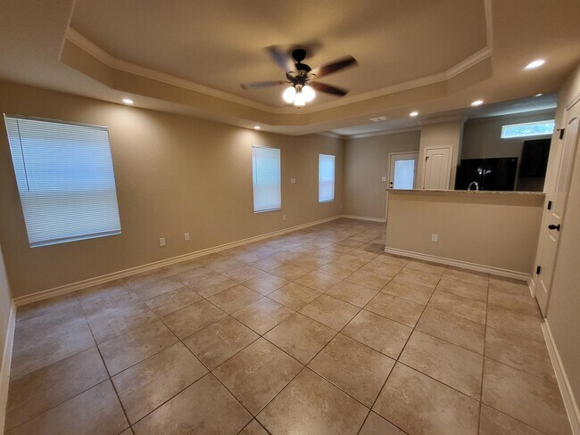 Building Photo - 6930 Lakeview Dr.