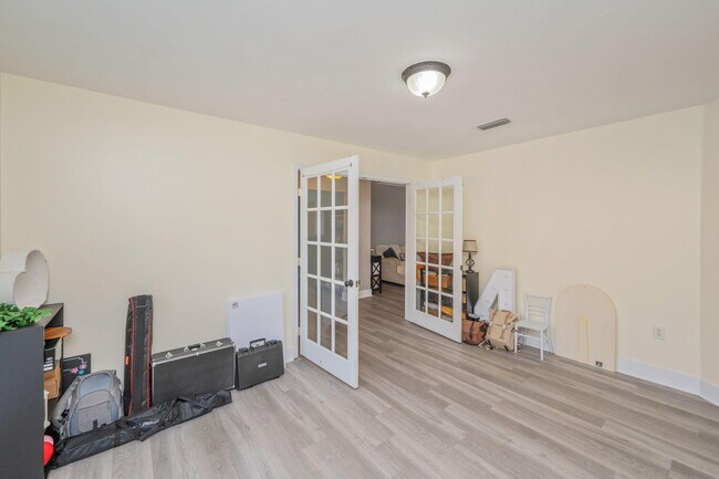 Building Photo - 6100 Saddle Horse Ln