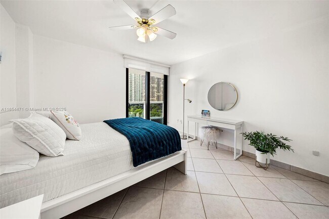 Building Photo - 20505 E Country Club Dr