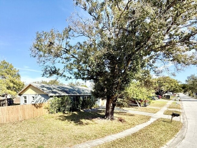 Building Photo - 6475 Cedarbrook Dr