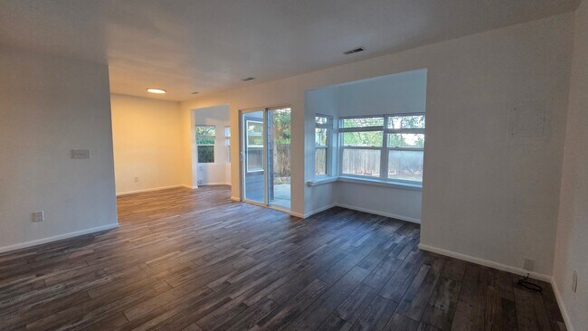 Building Photo - 2205 Friendship Cir