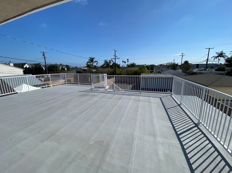large deck daytime - 155 Rochester St