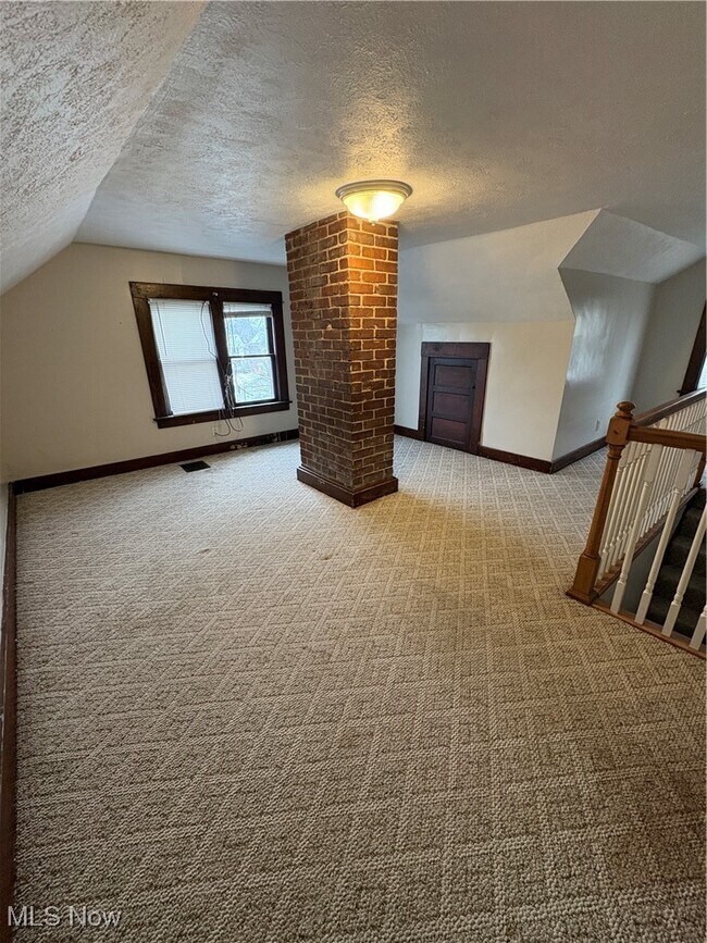 Building Photo - 242 W Summit St