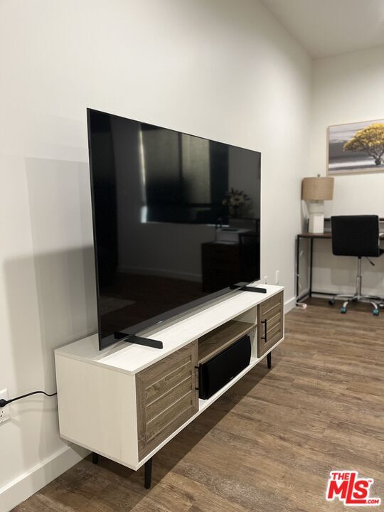 Building Photo - 124 S Croft Ave