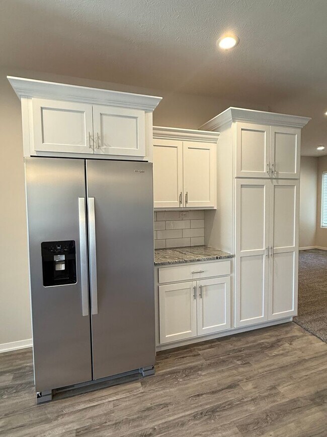 Building Photo - 7004 Claystone Dr