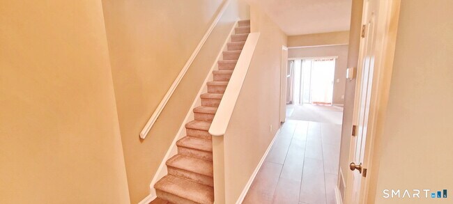 Building Photo - 166 Old Brookfield Rd