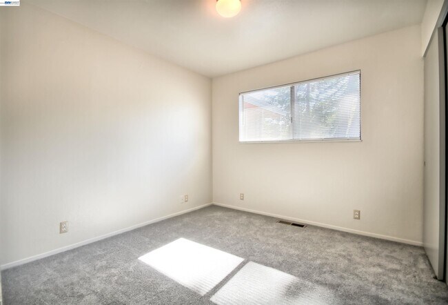 Building Photo - 127 Walti St