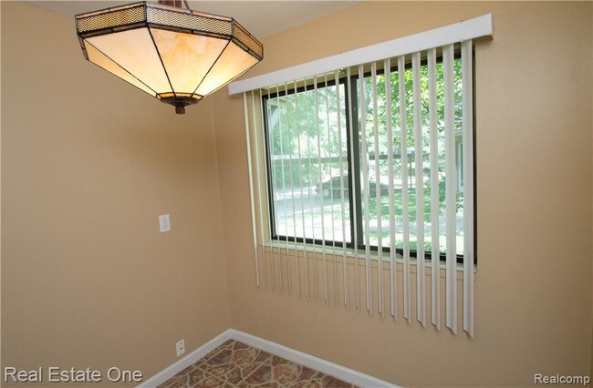 Building Photo - 27081 Farmbrook Villa Dr