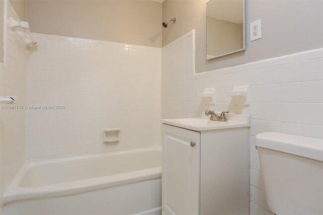 Building Photo - 1531 NW 11th Ct