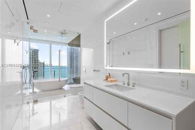 Building Photo - 300 Biscayne Blvd